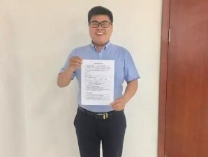 热烈祝贺华舜网络与连云港艾尔瑞特空压机设备有限公司签订网站建设合同
